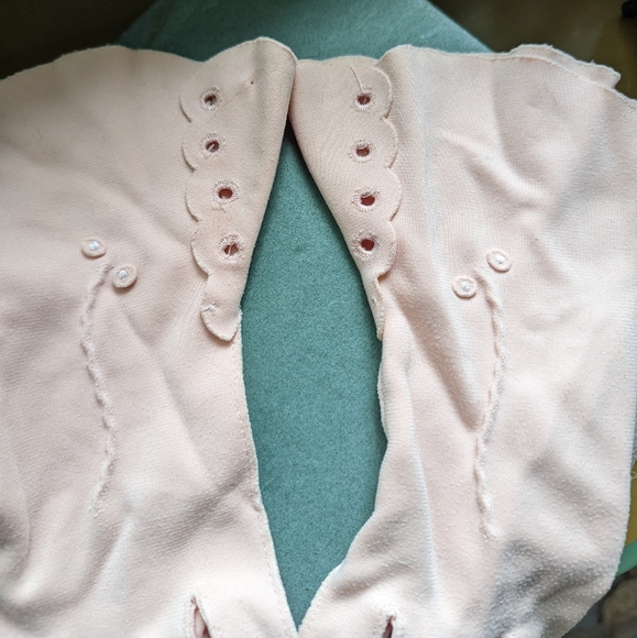 Vintage Light Peach Gloves - Picture 4 of 6